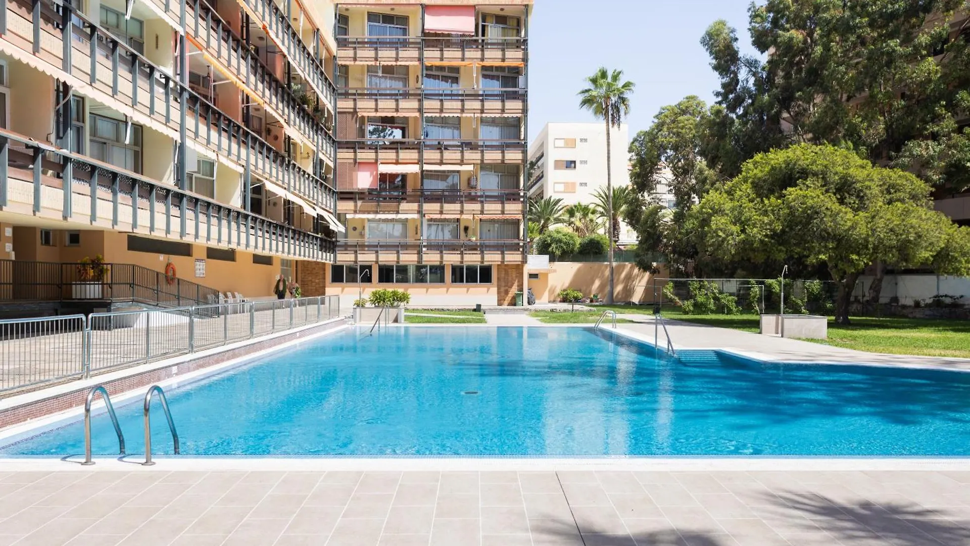 Classbnb - Seafront Apartment At Las Vistas Beach contacts