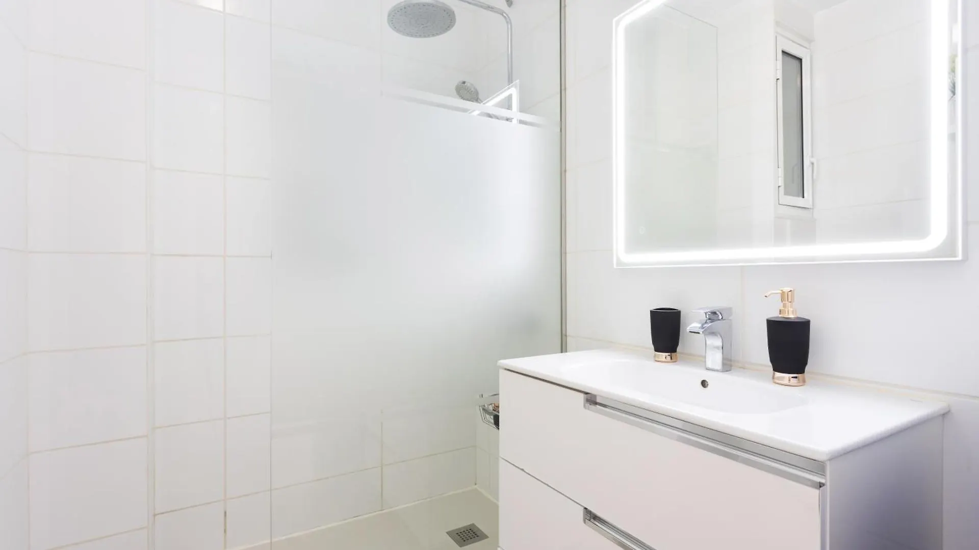 Classbnb - Seafront Apartment At Las Vistas Beach Arona